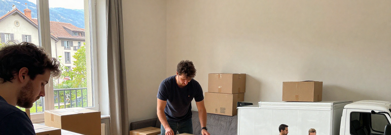 Trois étapes préparation projet déménagement à Lausanne avec client organisé et professionnel sur terrain