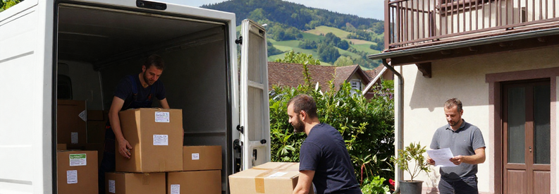 Trois étapes d'un déménagement local à Liestal : chargement, démontage mobilier et remise de bordereau au client